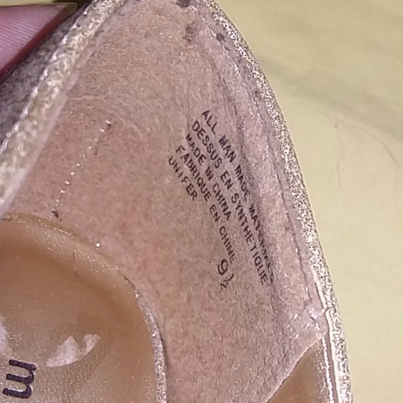 (3/$80) NWOT Golden Glitter Heels - Picture 5 of 5